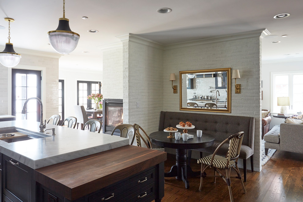 Example of a transitional home design design in Chicago