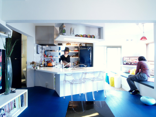 Loci&mdash;壁を取り払えず、すべてガラス張りに modern-living-room