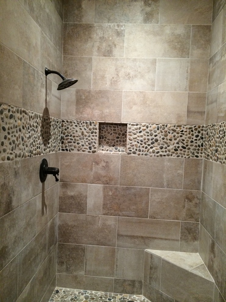 Example of a transitional home design design in Austin