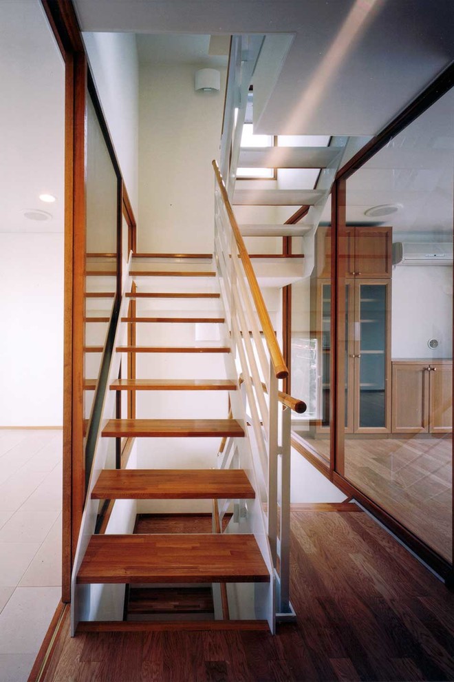 Inspiration for an asian wood u-shaped staircase in Osaka with open risers and mixed railing.