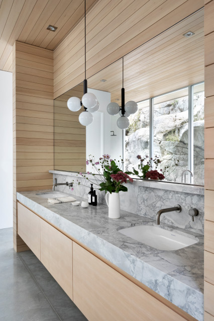 Lake House Haven coastal-bathroom