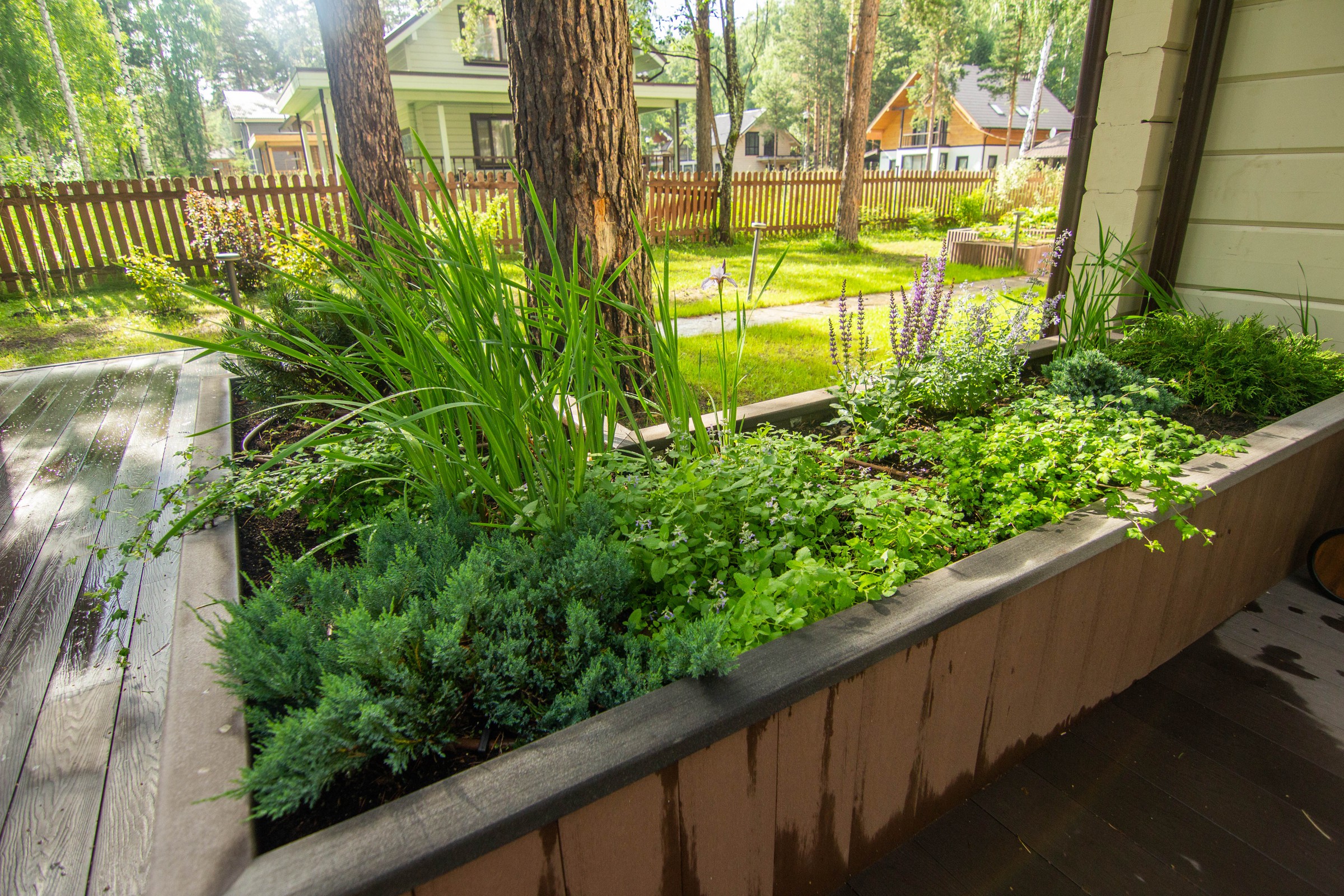 Тенистая терраса в саду