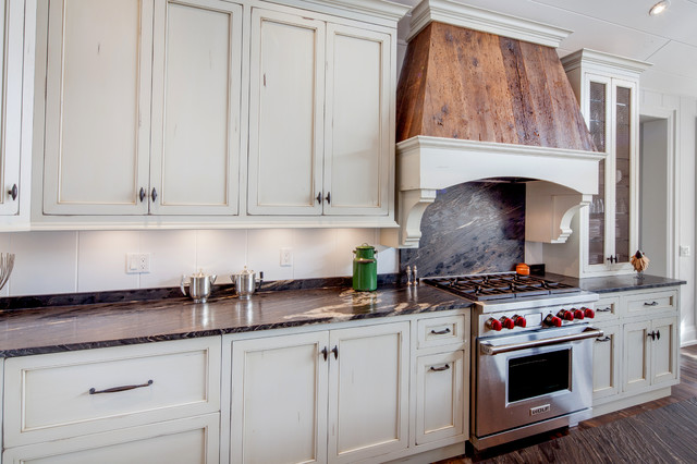 White Cottage Kitchen clasico-renovado-cocina
