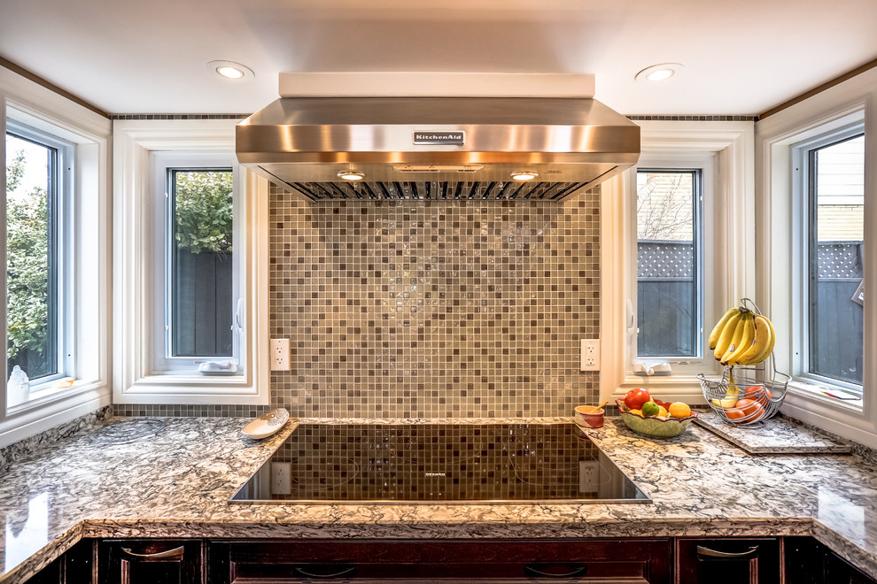 Kitchen - transitional kitchen idea in Toronto