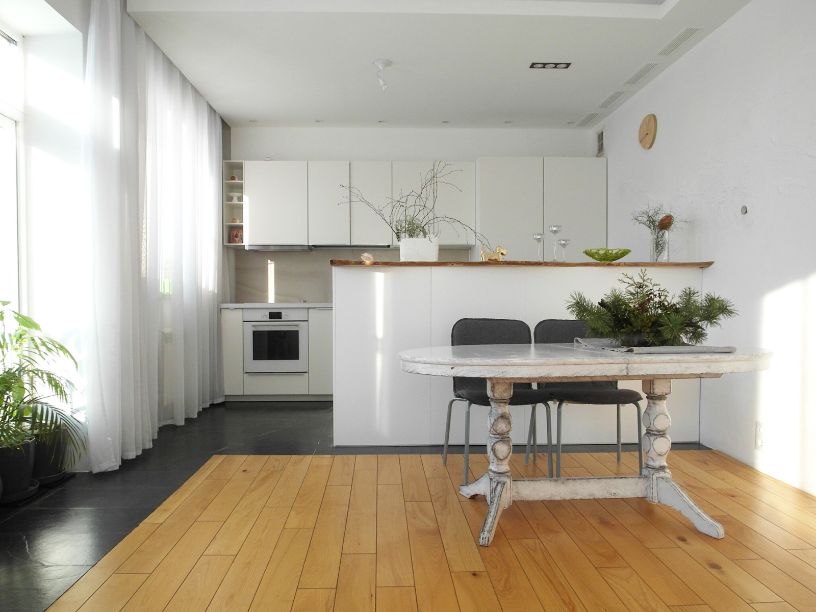 Кухня-гостиная в загородном доме