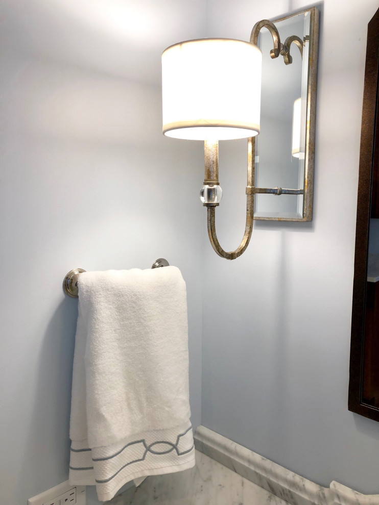 На фото: ванная комната среднего размера в классическом стиле с душем в нише, биде, синей плиткой, мраморной плиткой, синими стенами, мраморным полом, душевой кабиной, врезной раковиной, мраморной столешницей, синим полом, белой столешницей, тумбой под одну раковину и напольной тумбой