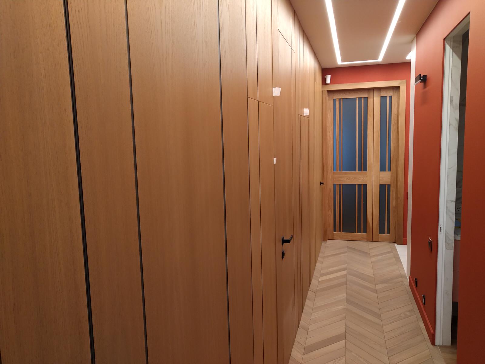 "Долгая", около 6 м. сложно-составная стена с геометрическим рисунком