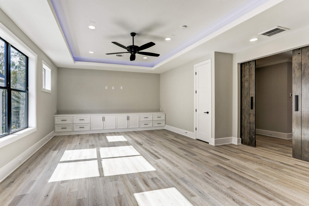 Transitional home design photo in Houston
