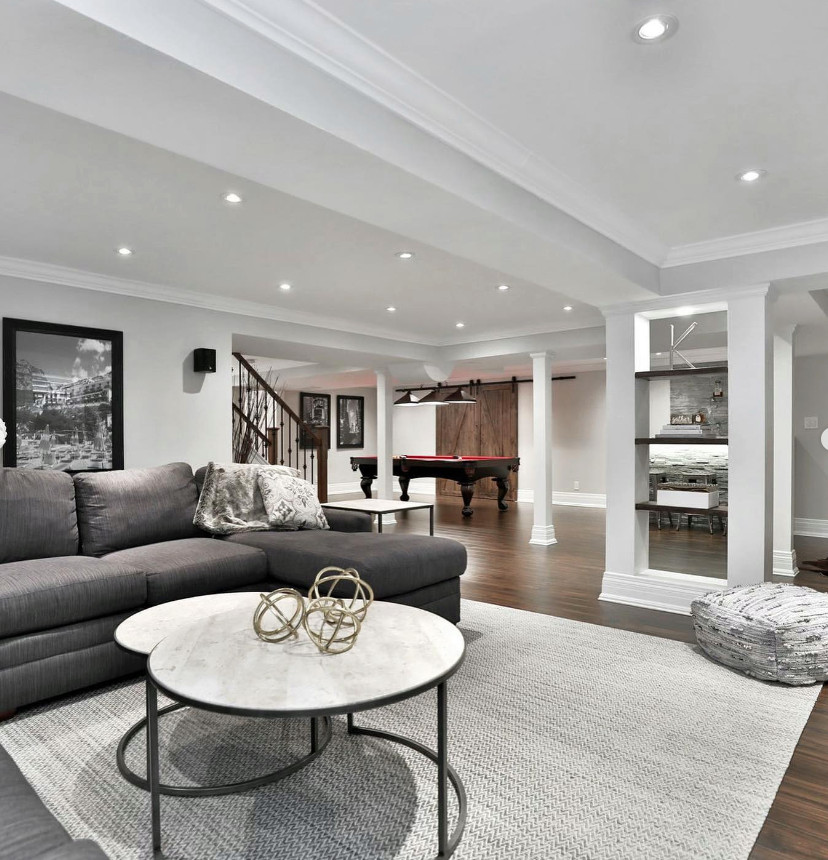 Living room photo in Toronto