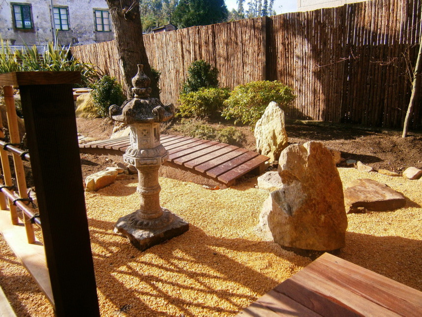 This is an example of a mid-sized asian garden in London.