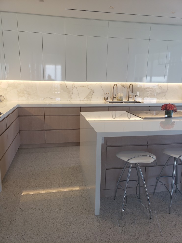 Inspiration for a large modern kitchen in Miami with quartz benchtops and marble splashback.