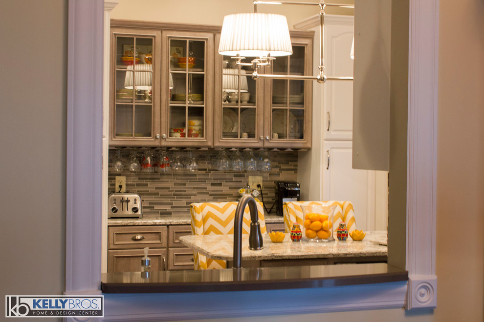 Example of a mid-sized transitional u-shaped dark wood floor eat-in kitchen design in Cincinnati with an undermount sink, flat-panel cabinets, gray cabinets, quartz countertops, gray backsplash, glass tile backsplash, stainless steel appliances and an island