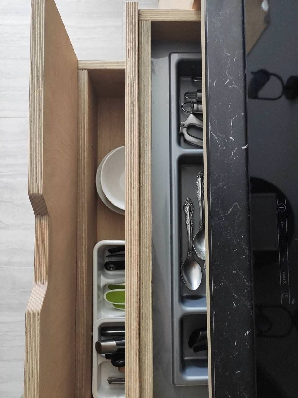 Кухня из фанеры и пластика FENIX