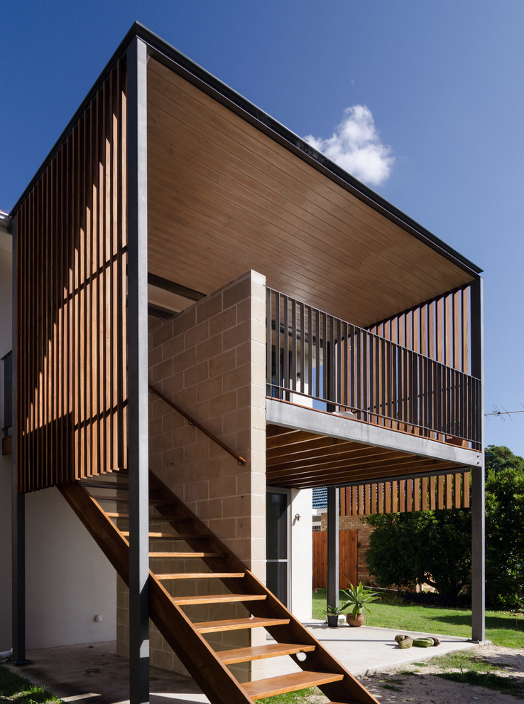 Inspiration for a mid-sized contemporary balcony in Sydney with a roof extension and metal railing.