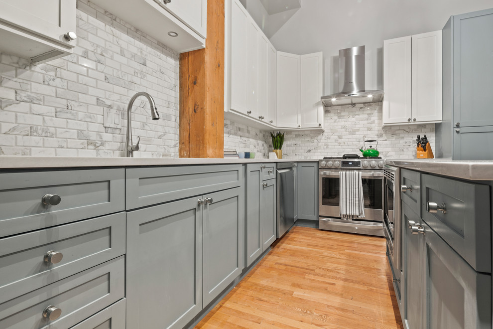 Example of a transitional kitchen design in Chicago