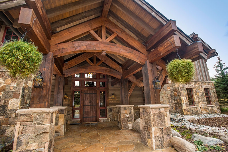 Example of a mountain style entryway design in Denver