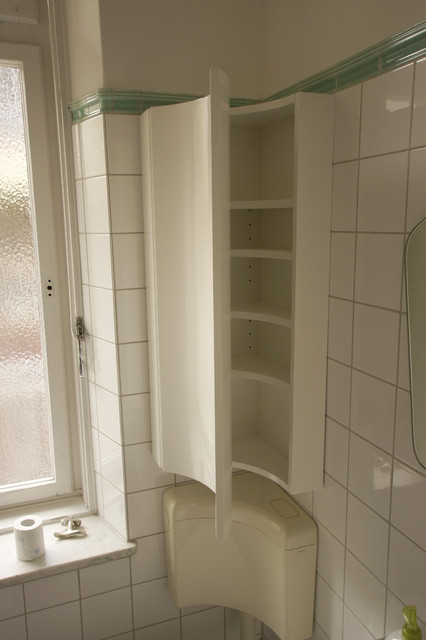 Einbauten im Altbau: Bad, Eckschrank über WC - Modern - Badezimmer - Hamburg - von Pahl Interior