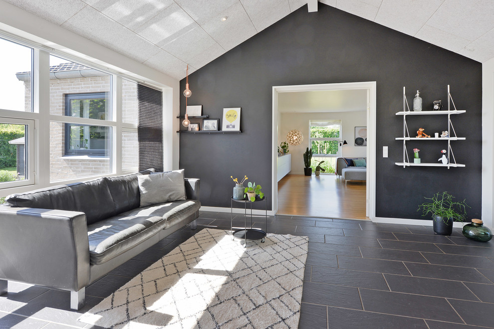 Foto på ett minimalistiskt hem