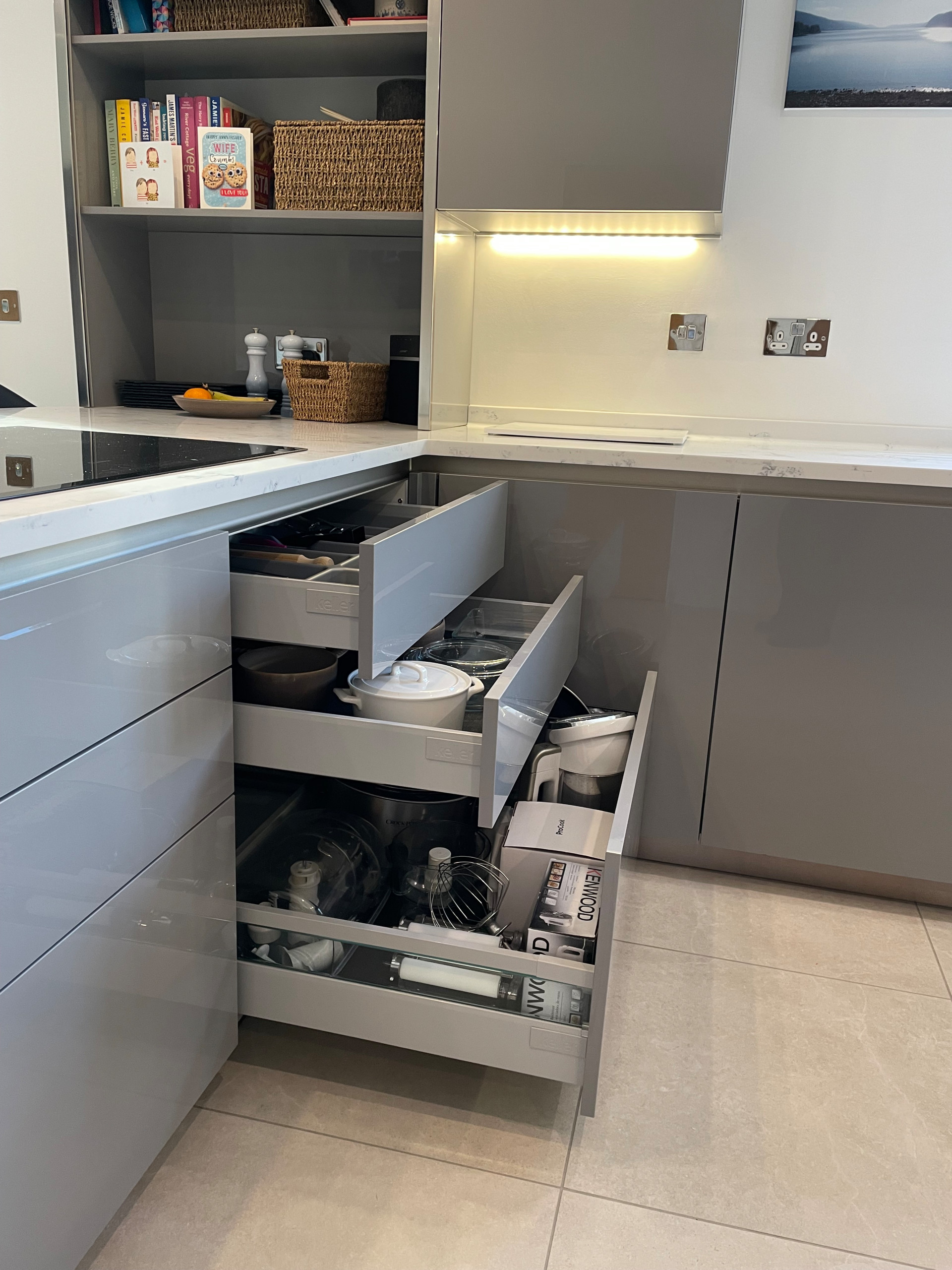 High Gloss Gravel Handleless Kitchen with White and Grey Solid Surface Tops