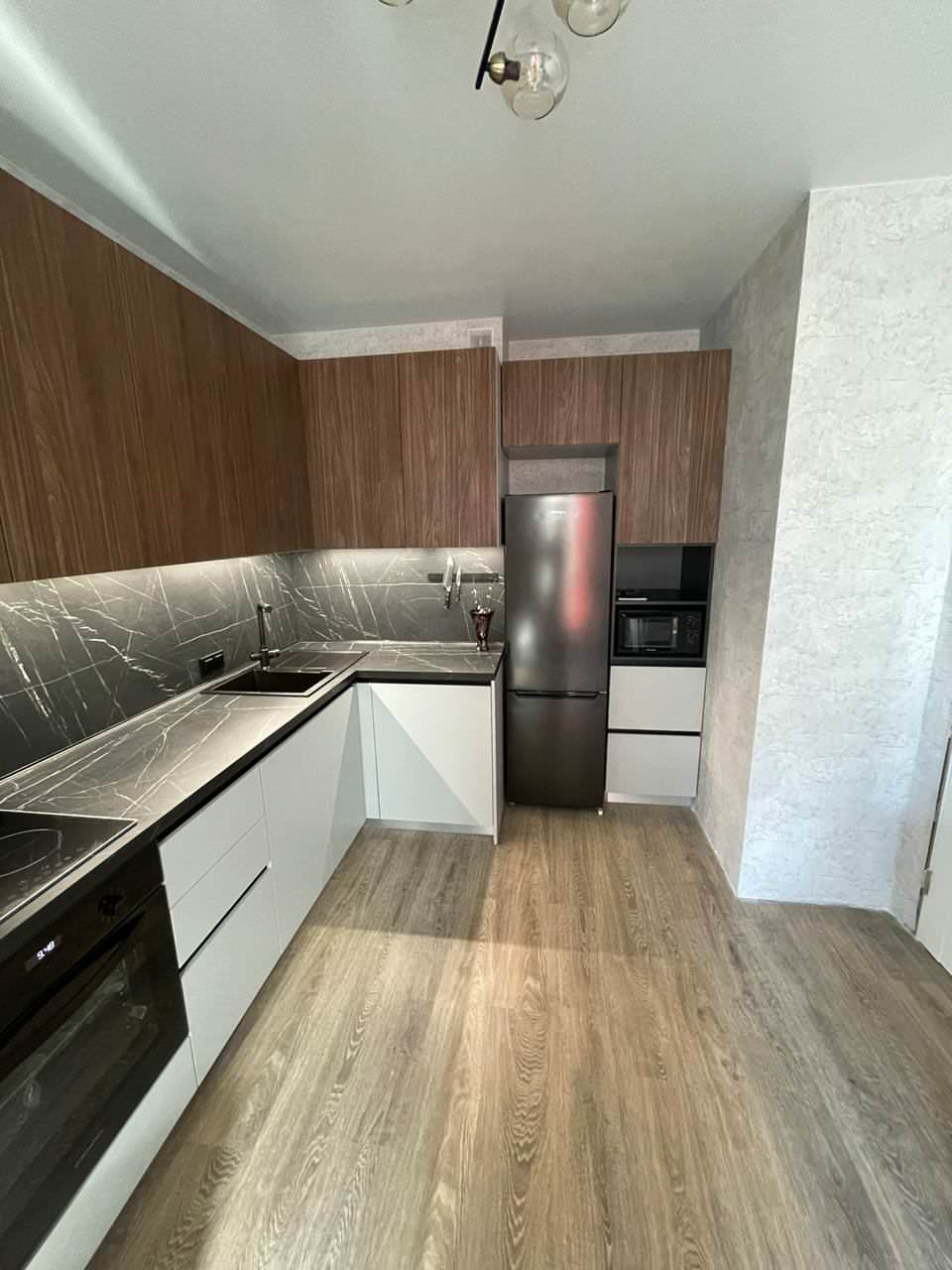 Угловая кухня в современном стиле