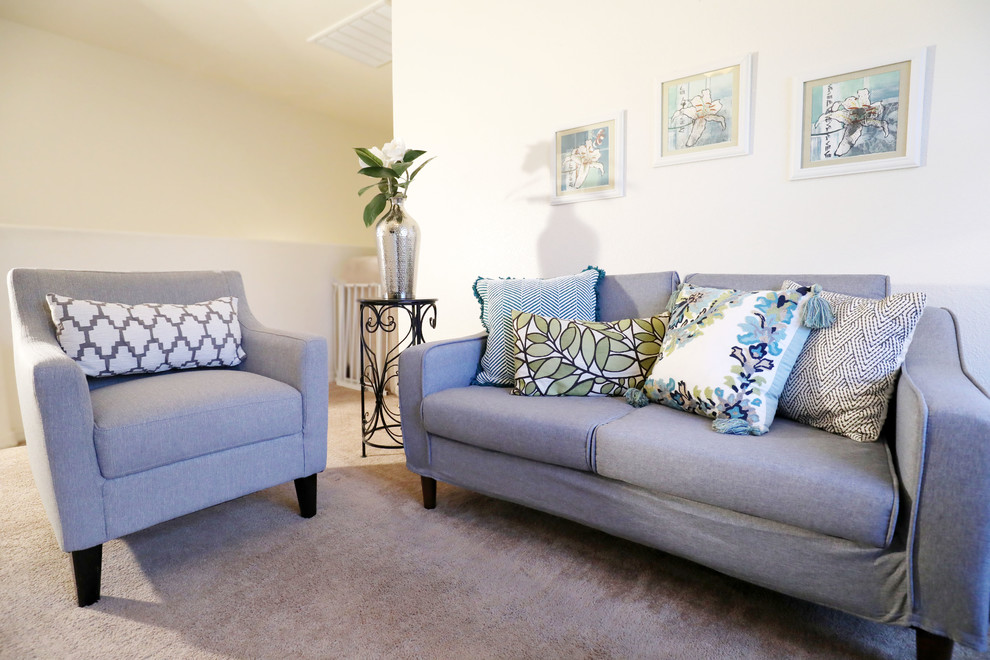 Transitional home design photo in Phoenix