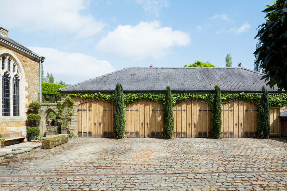 Entryway - traditional entryway idea in Gloucestershire