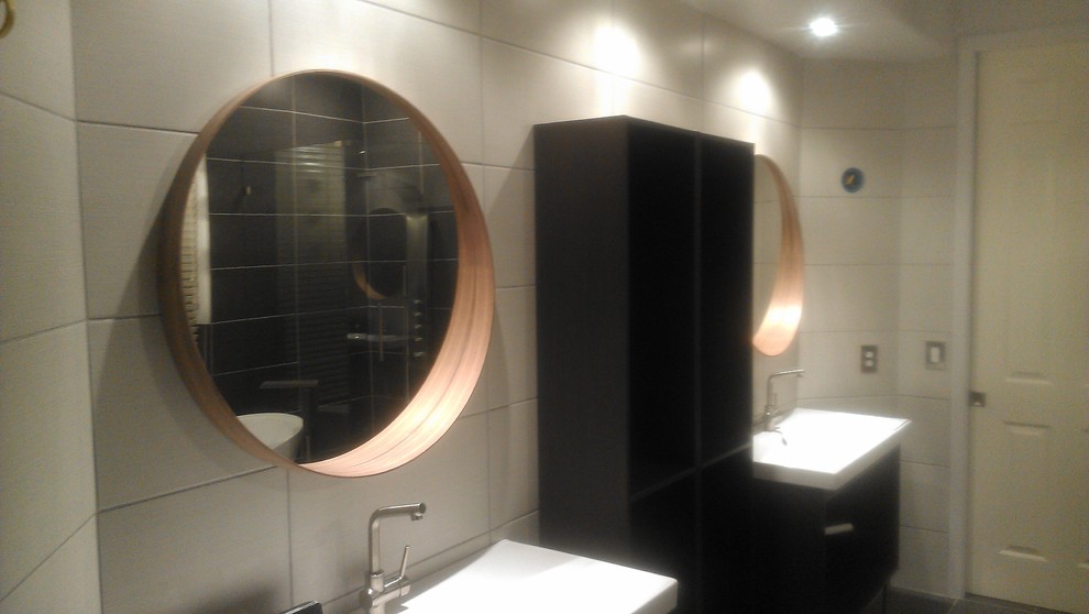 Bathroom - transitional bathroom idea in Phoenix