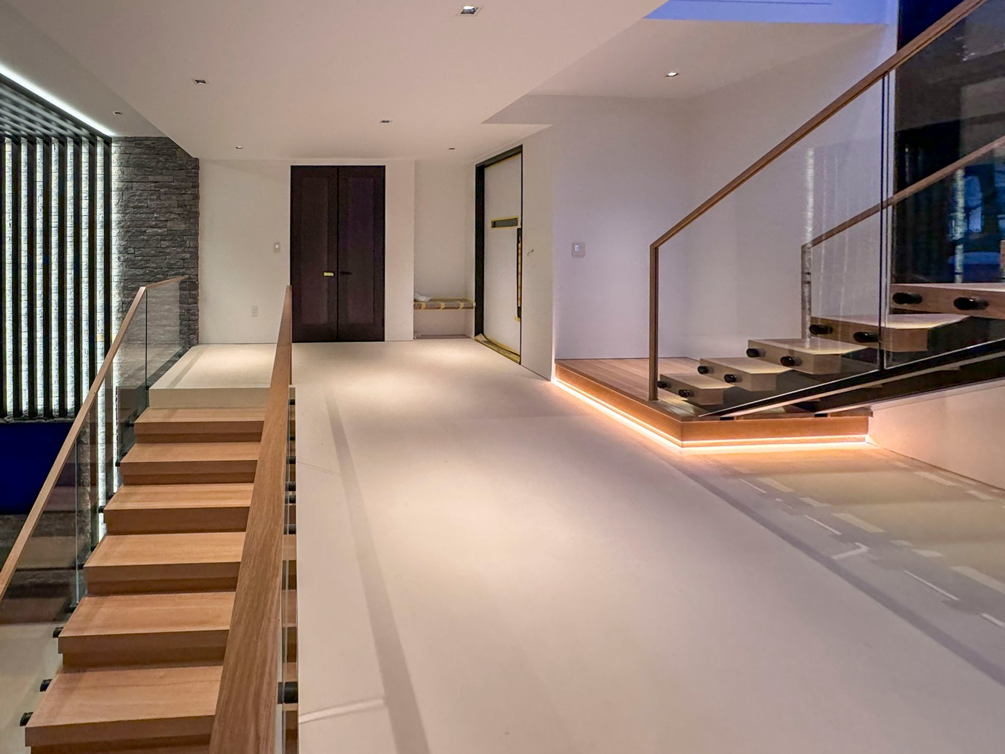 126_Visually Open and Light Contemporary Staircase, Mclean, VA 22102