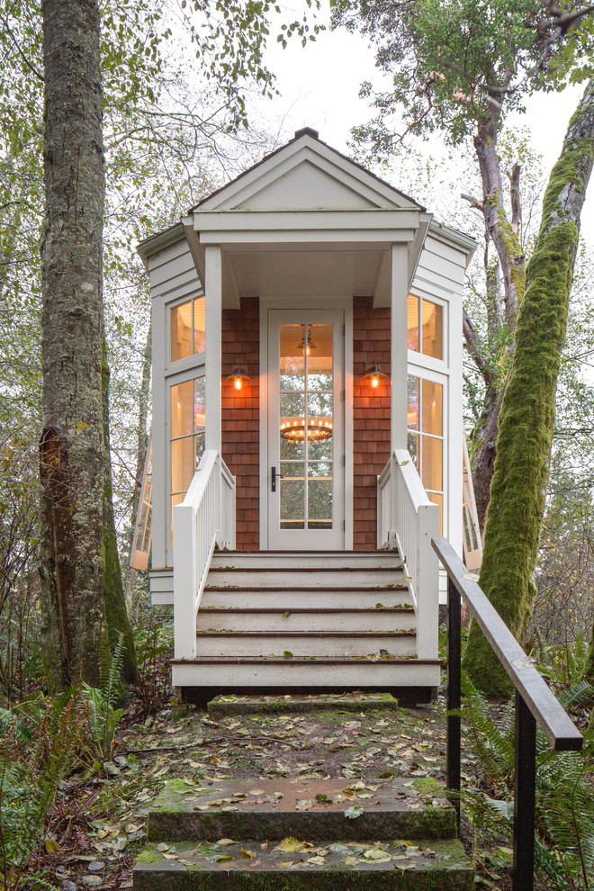 Small traditional detached studio in Seattle.