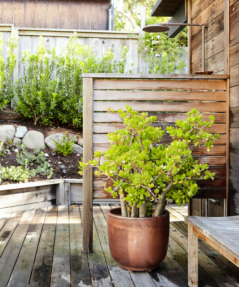 Inspiration for a contemporary backyard deck in San Francisco with an outdoor shower and no cover.