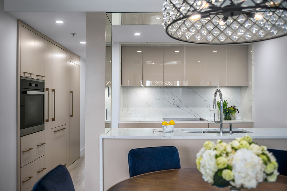 Kitchen - kitchen idea in Vancouver