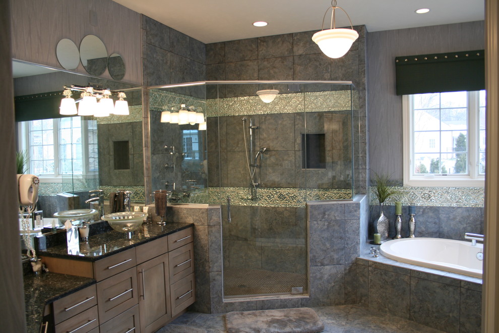 Inspiration for a contemporary bathroom in St Louis.