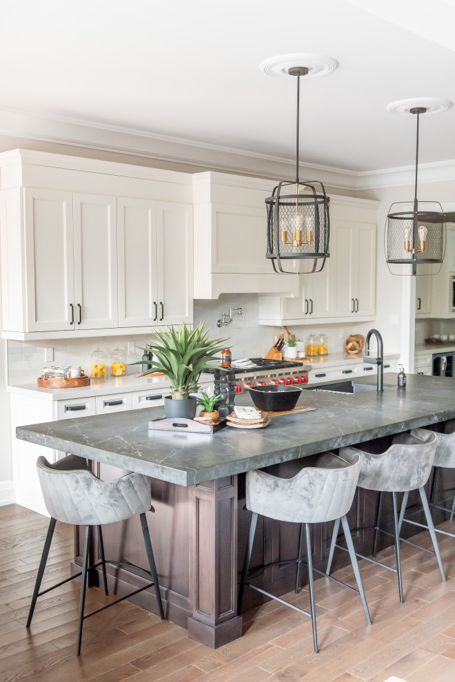 Transitional kitchen photo in Toronto