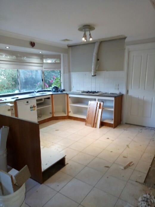 A NEW Kitchen that suits a stylish home