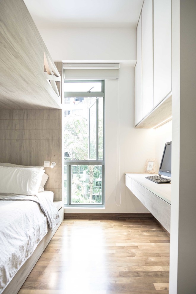 Inspiration for a modern bedroom in Singapore.