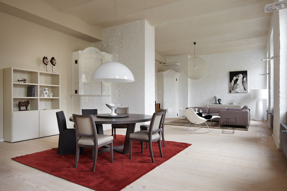 Inspiration for a contemporary dining room in Saint Petersburg.