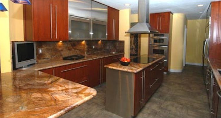 Kitchen - kitchen idea in Miami