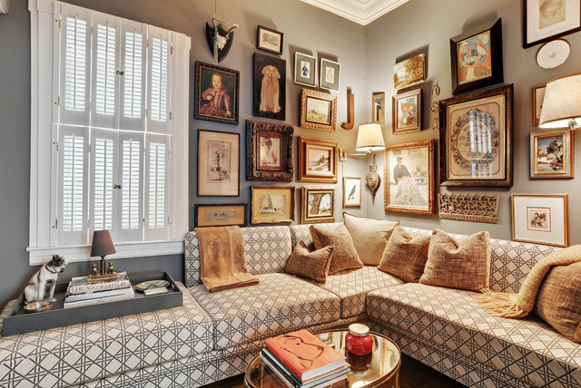 Transitional Living Room nyklassisk-dagligstue
