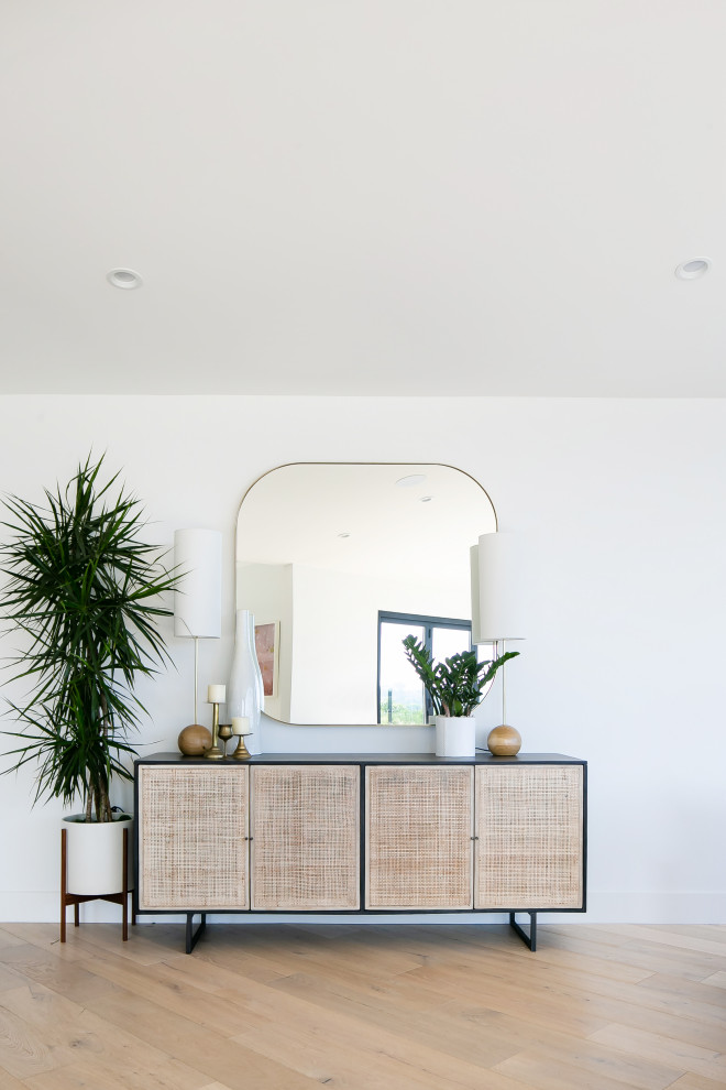 This is an example of a midcentury entryway in Orange County.