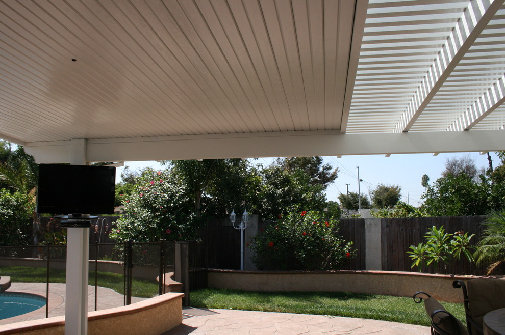 Contemporary patio in Orange County.