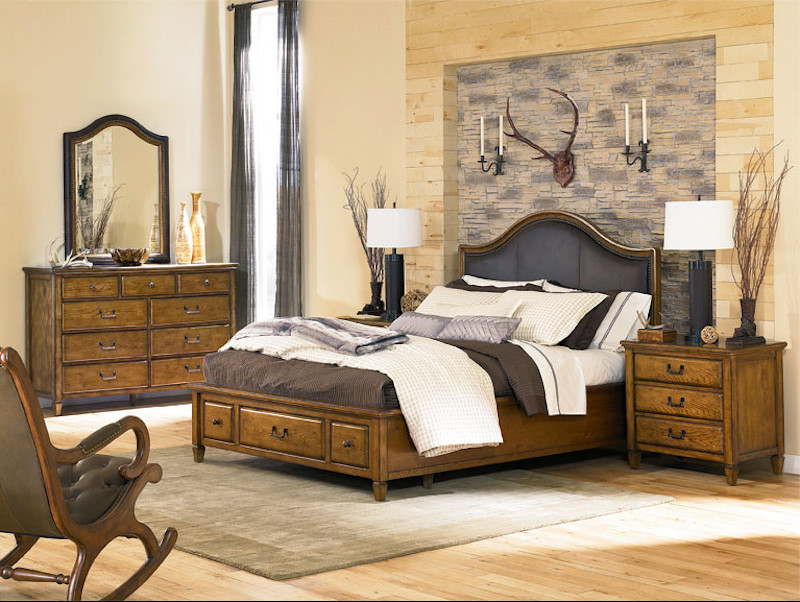 Example of a mountain style bedroom design in Cincinnati