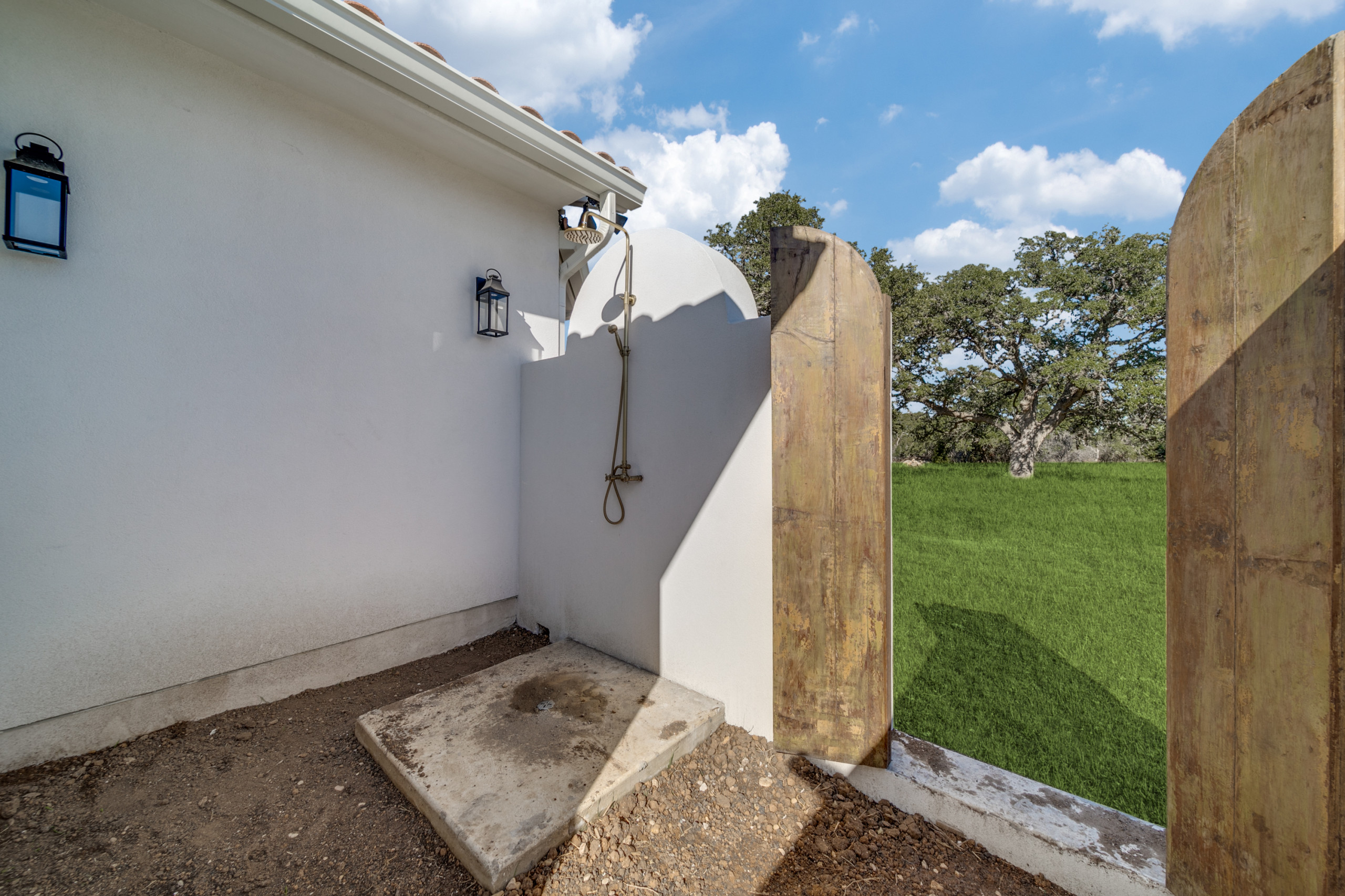 Spanish: 3,430 ft², 4 BR/3.5 BA/1 ST