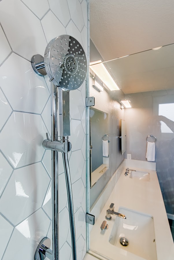 Photo of a large transitional master bathroom in Los Angeles with shaker cabinets, white cabinets, an alcove shower, a two-piece toilet, grey walls, porcelain floors, an undermount sink, a hinged shower door, porcelain tile, engineered quartz benchtops and brown floor.