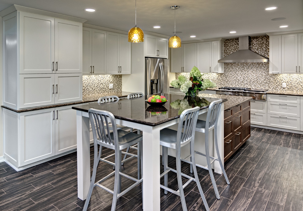Example of a large minimalist u-shaped porcelain tile and brown floor eat-in kitchen design in Minneapolis with an undermount sink, shaker cabinets, white cabinets, quartz countertops, multicolored backsplash, mosaic tile backsplash, stainless steel appliances, an island and brown countertops