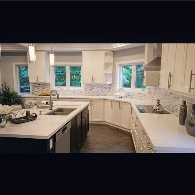 Inspiration for a transitional kitchen remodel in Toronto