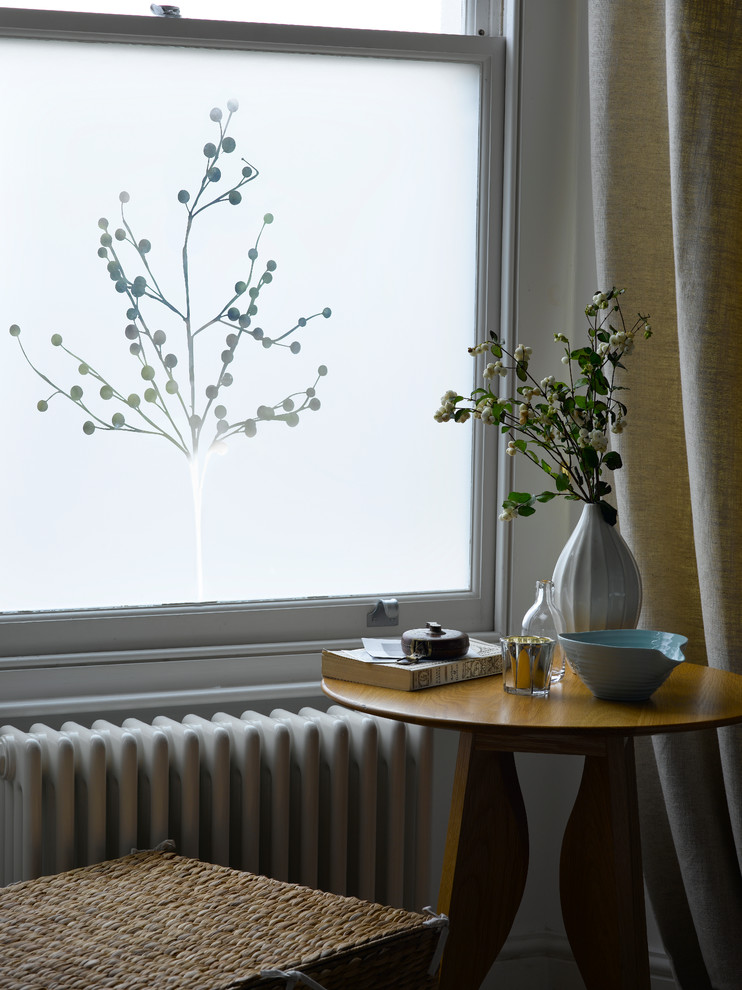 Inspiration for a contemporary home design remodel in Buckinghamshire