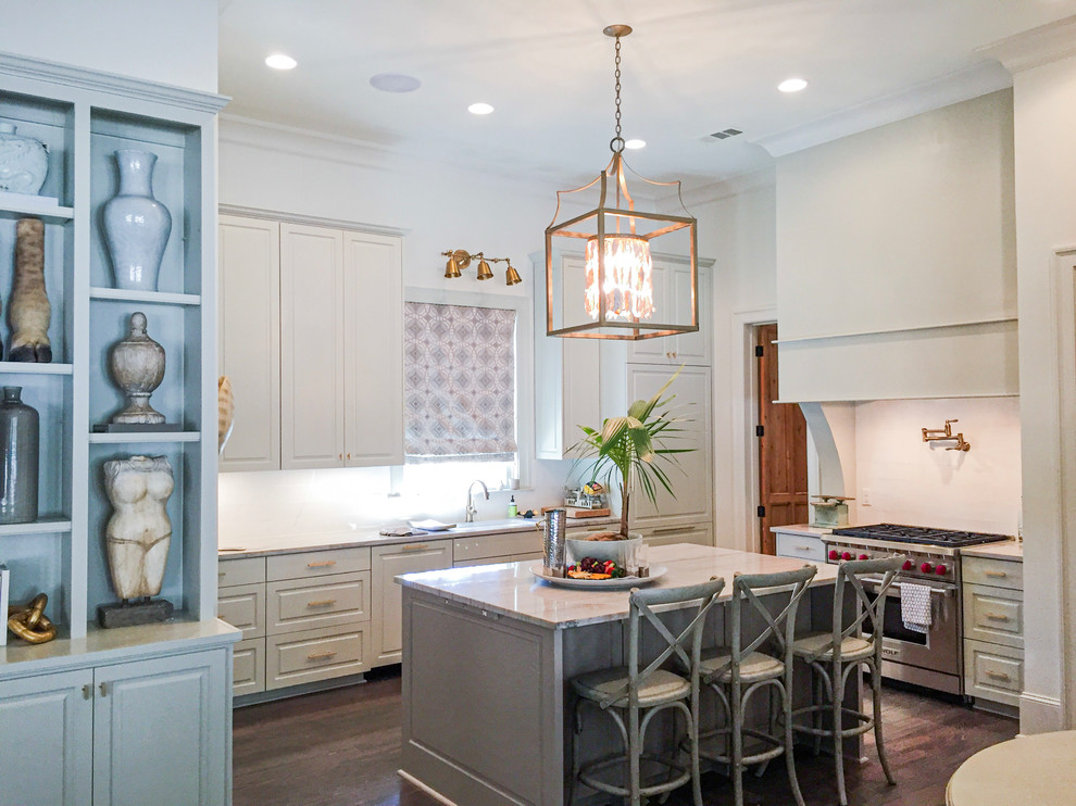 Kitchen - transitional kitchen idea in New Orleans