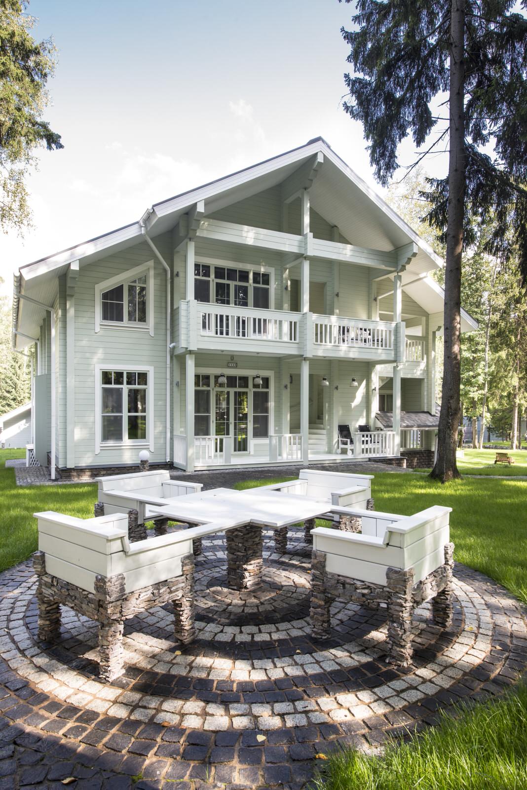 Под одной крышей