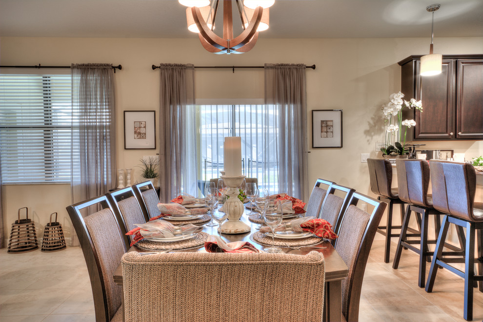 This is an example of a contemporary dining room in Orlando.