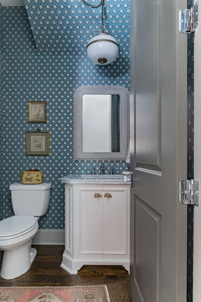 Powder room - traditional powder room idea in Nashville